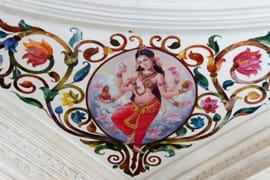 traditional sculptures artist